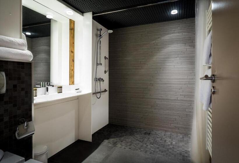 חדר בסיסי, Le Pré Carré