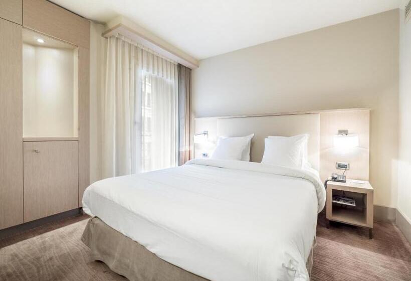 חדר בסיסי, Le Pré Carré