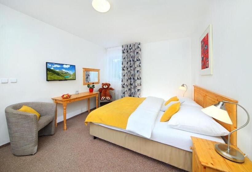 Номер Стандарт Трехместный, Lenka