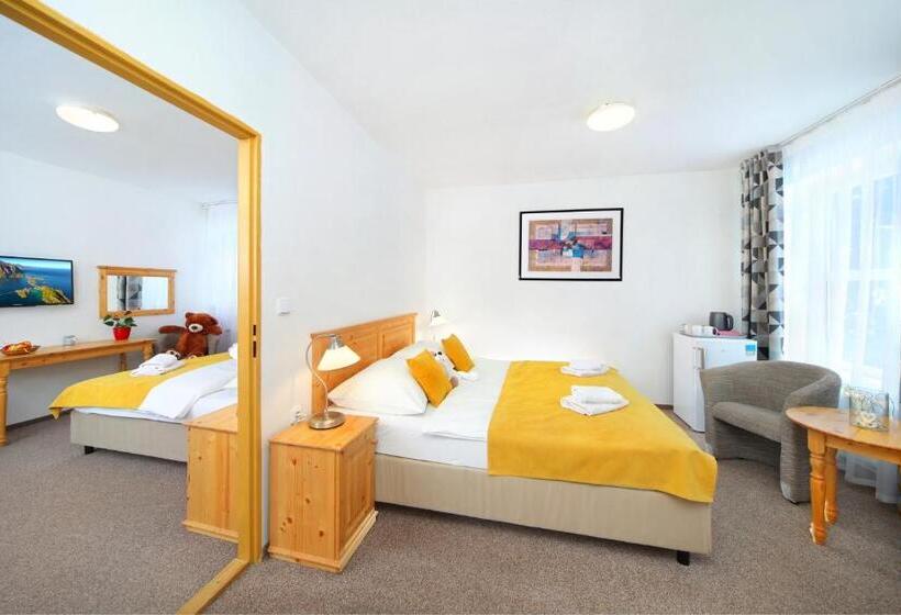 Семейный Номер, Lenka