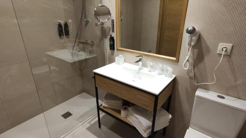 スタンダードトリプルルーム, Parking Miradoiro De Belvís