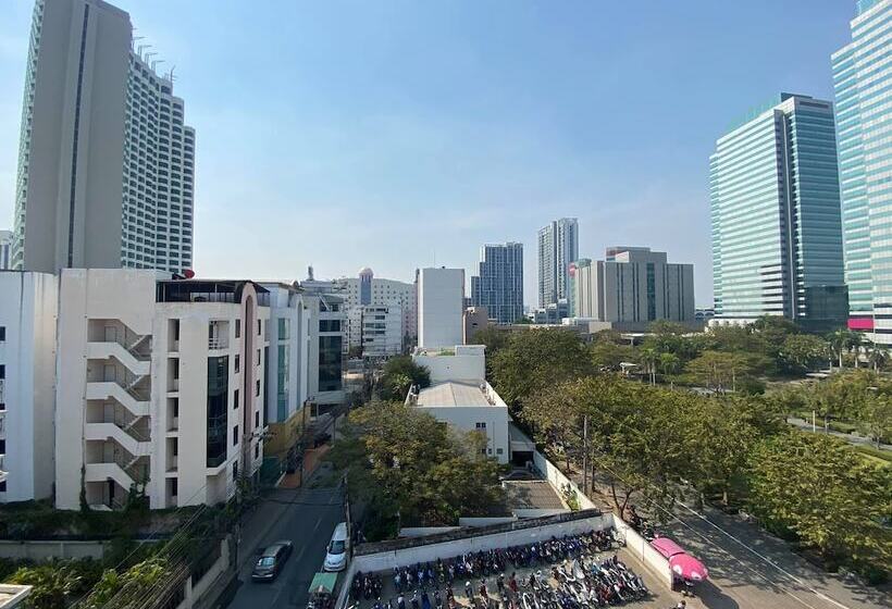 Standard Triple Room, Rest At Ratchada