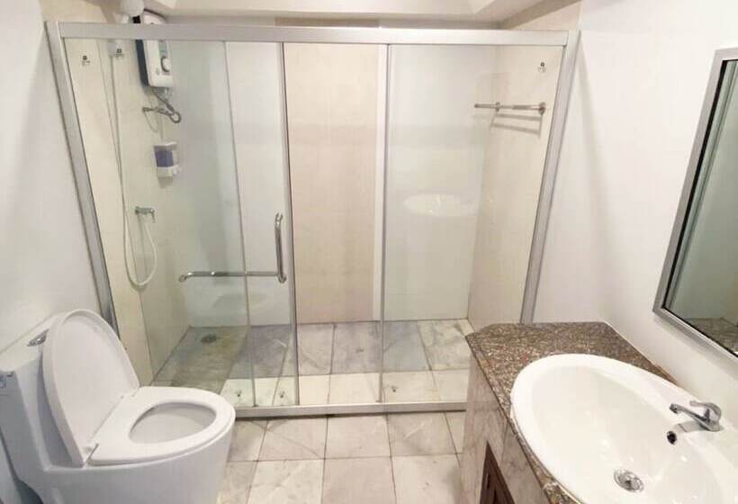 Standard Triple Room, Rest At Ratchada