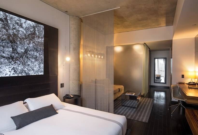 小型套房, Sixty Les