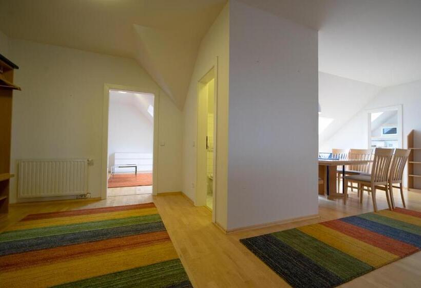 جناح دور أخير, Thermenhotel Vier Jahreszeiten