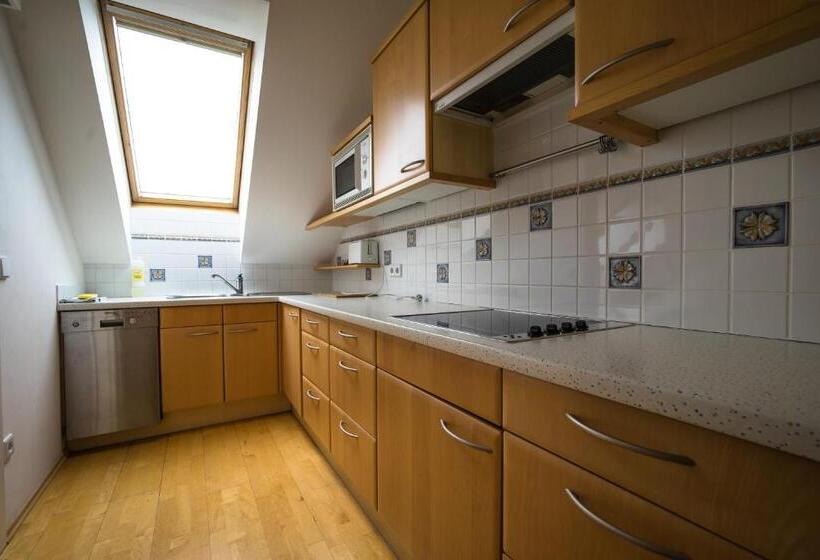 جناح دور أخير, Thermenhotel Vier Jahreszeiten