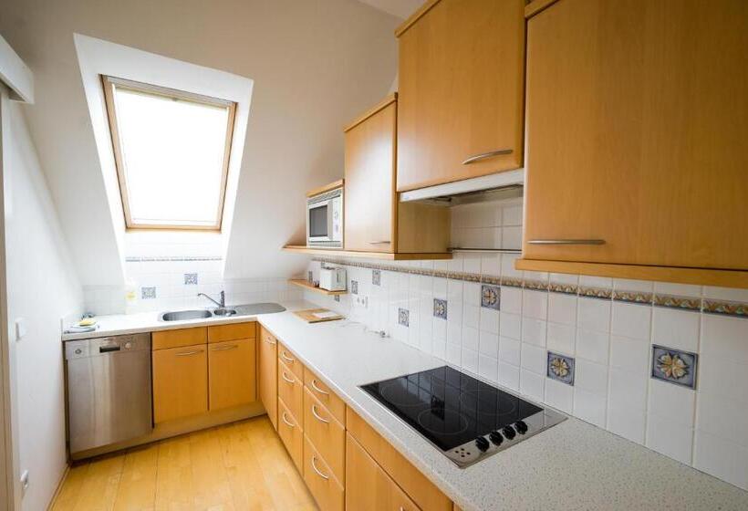 جناح دور أخير, Thermenhotel Vier Jahreszeiten