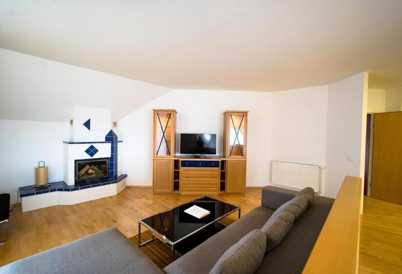 جناح دور أخير, Thermenhotel Vier Jahreszeiten