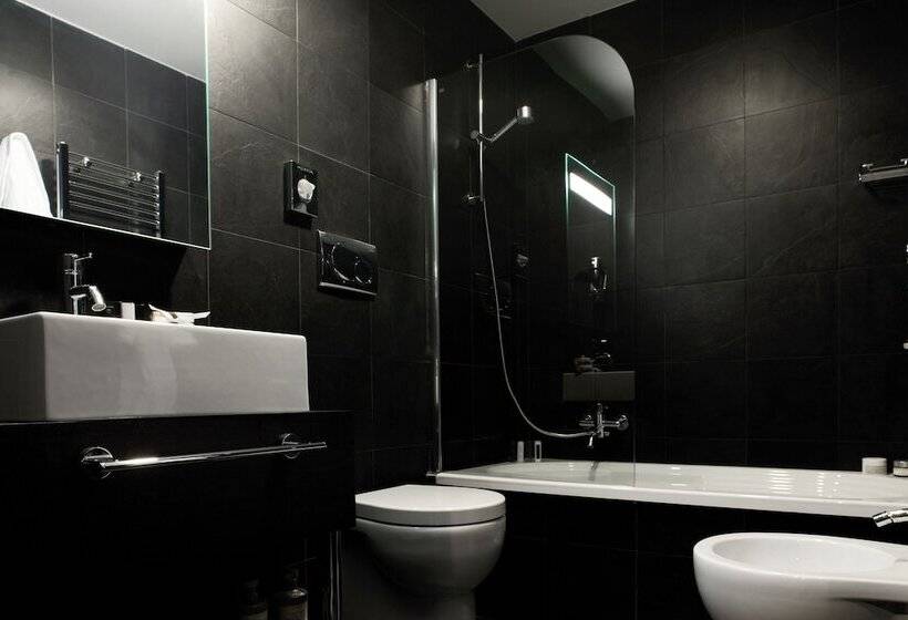 Standard Room, Twenty One