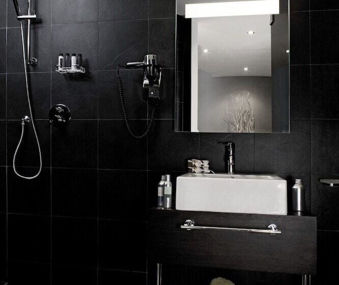 Deluxe Room, Twenty One