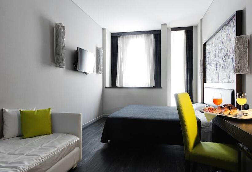 Standard Triple Room, Twenty One