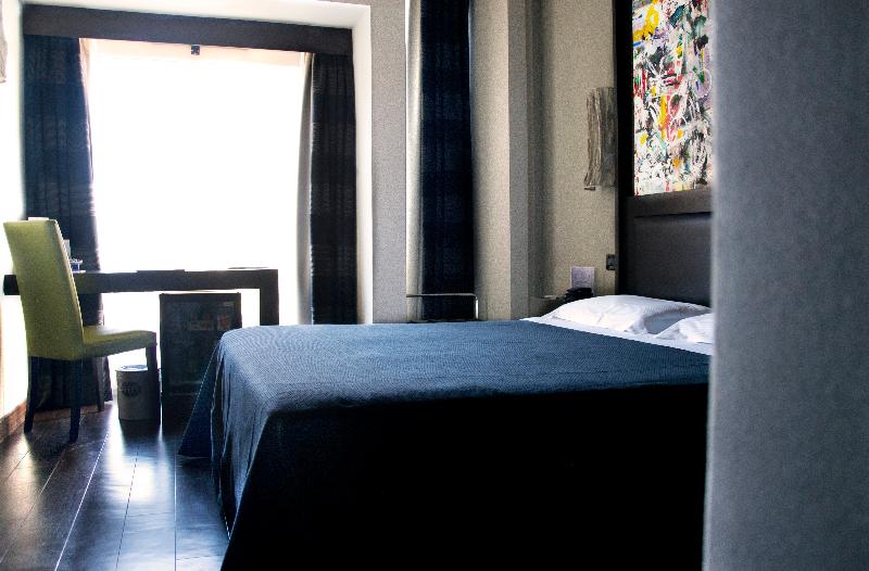 Standard Room, Twenty One