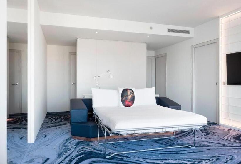 استودیوی استاندارد, W Barcelona