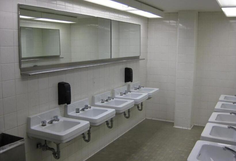 스탠다드 룸 공동 욕실, University Of Toronto   New College Residence   Wilson Hall Residence