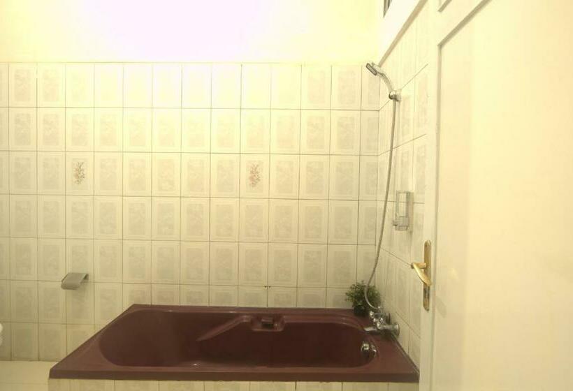 غرفة ديلوكس, Nabeza House By Oyo Rooms