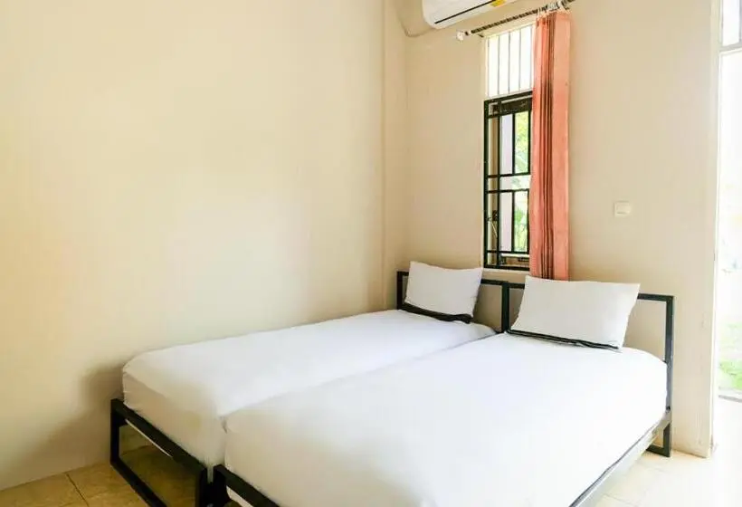デラックスルーム, Nabeza House By Oyo Rooms