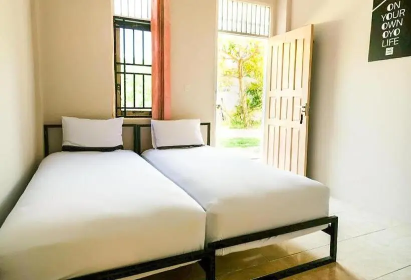 デラックスルーム, Nabeza House By Oyo Rooms