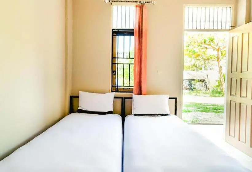 デラックスルーム, Nabeza House By Oyo Rooms