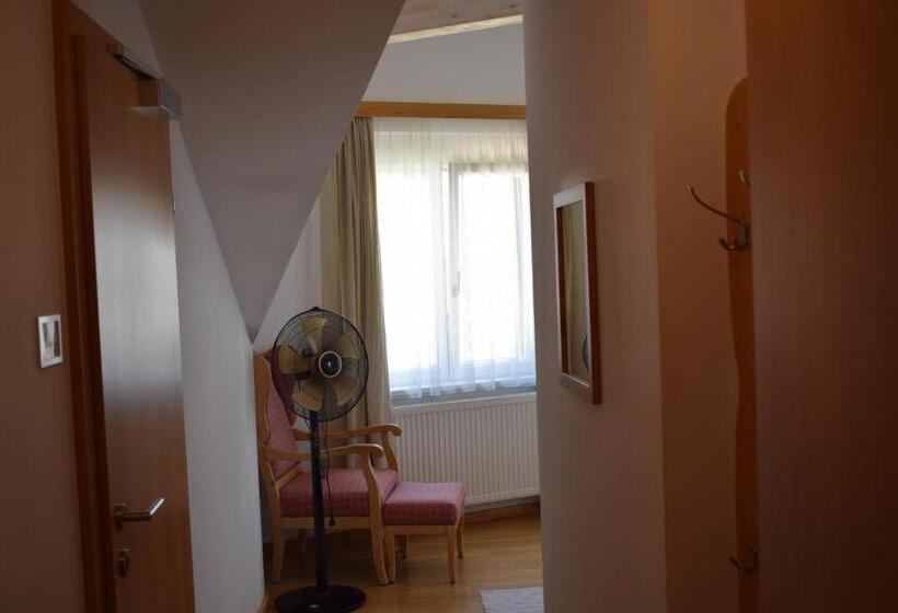 חדר משפחתי, Frühstückspension Josefinum