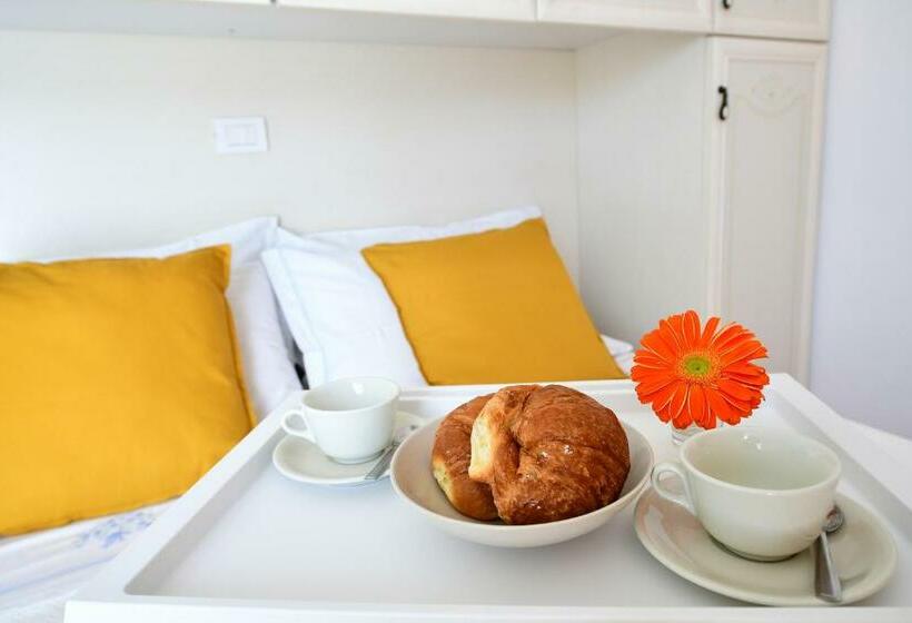 Escritório Estándar, Residence Marlin