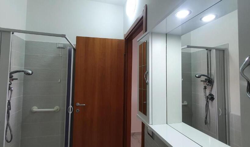 Трехместный Президентский, Alepou Guest House