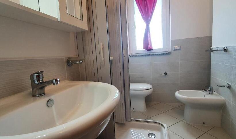 Трехместный Президентский, Alepou Guest House