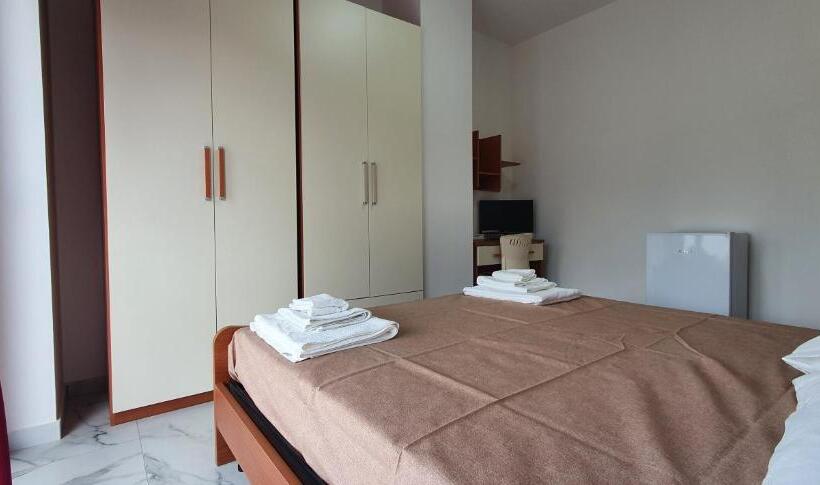 Трехместный Президентский, Alepou Guest House