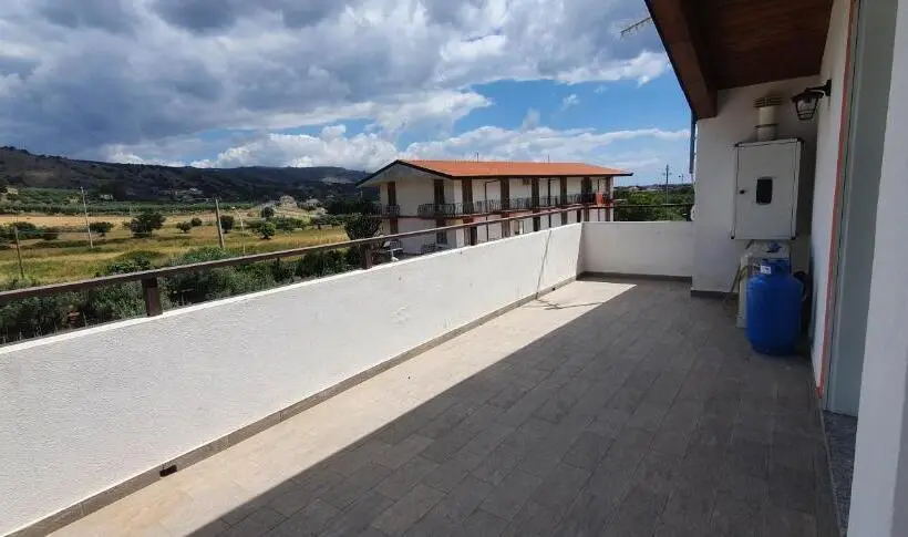 デラックストリプルルーム, Alepou Guest House