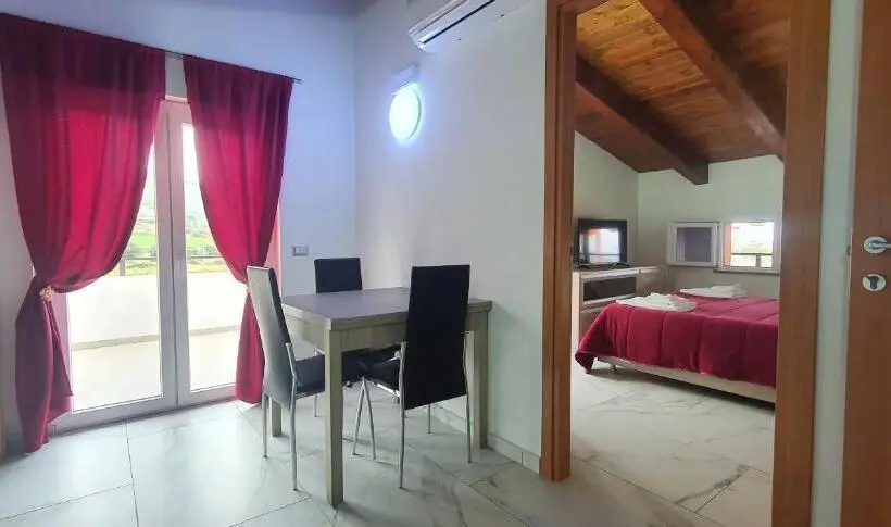 デラックストリプルルーム, Alepou Guest House