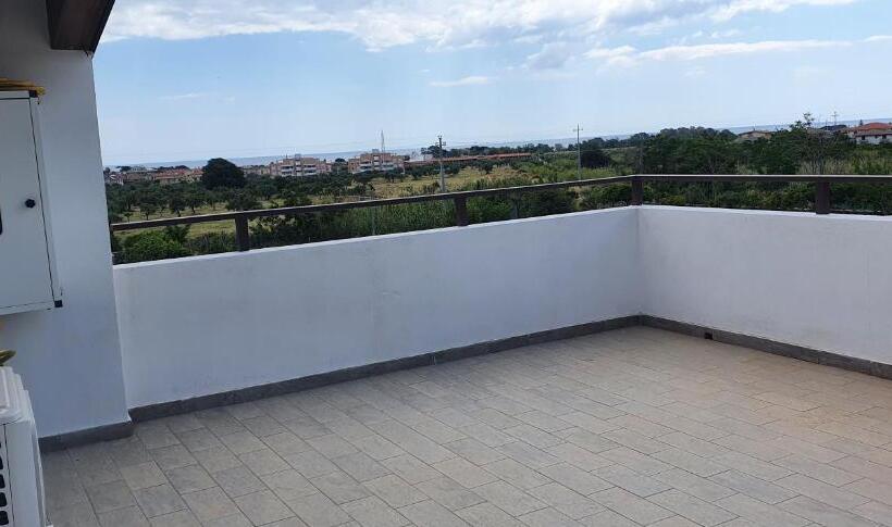 Трехместный Президентский, Alepou Guest House