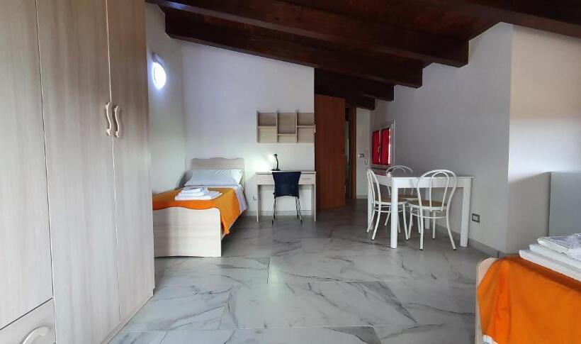 Трехместный Президентский, Alepou Guest House