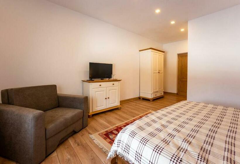 اتاق استاندارد سه نفره, Casa Cu Prispa