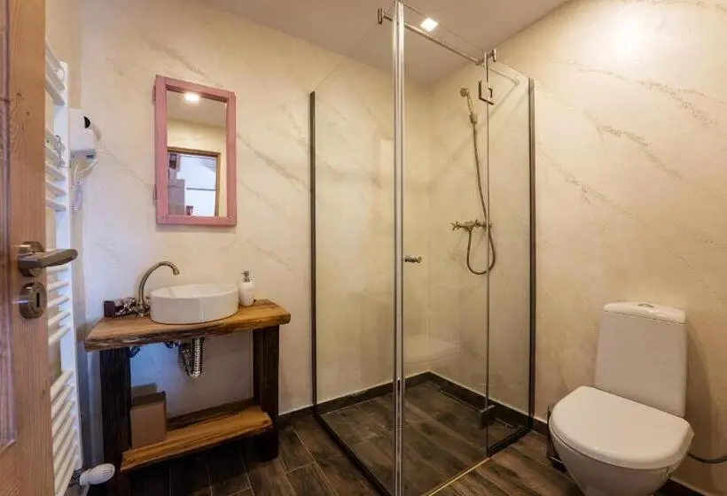 Suite Familiare, Casa Cu Prispa