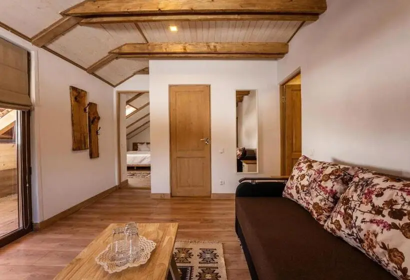 Suite Familiare, Casa Cu Prispa