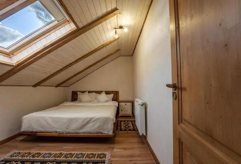 Suite Familiare, Casa Cu Prispa