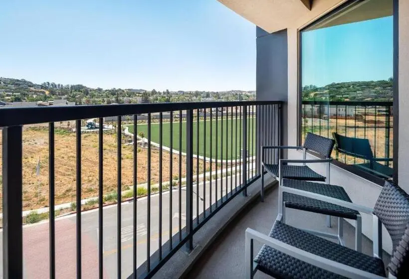 キングサイズベッドのデラックスルーム, Courtyard By Marriott Petaluma Sonoma County