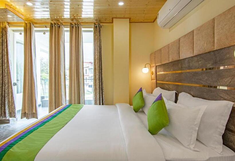 Quarto Superior, Treebo Ortus Residency