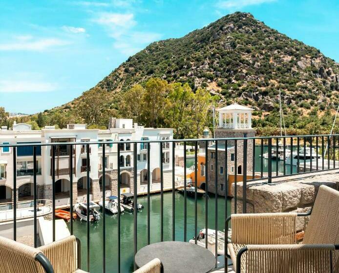 חדר פרמיום נוף לים, Radisson Collection Hotel, Bodrum