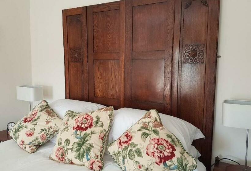 חדר דחוקס עם מיטת קינג, Upper Buckton B&b