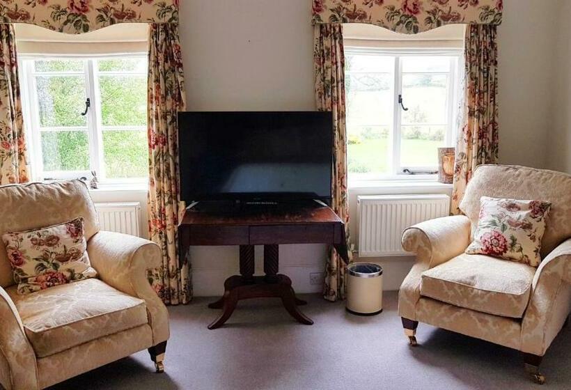 חדר דחוקס עם מיטת קינג, Upper Buckton B&b