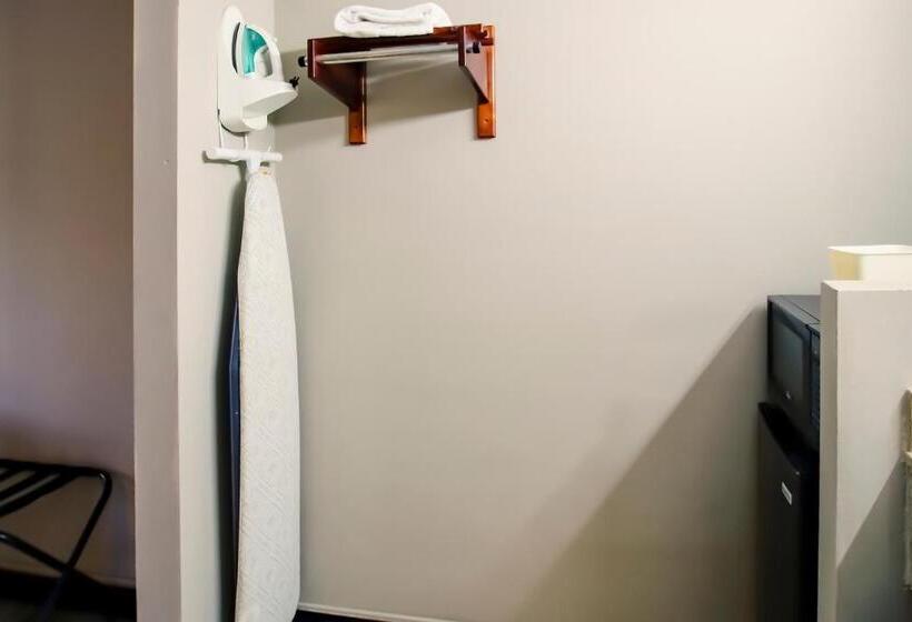 جناح سرير كينج, Cypress Inn & Suites