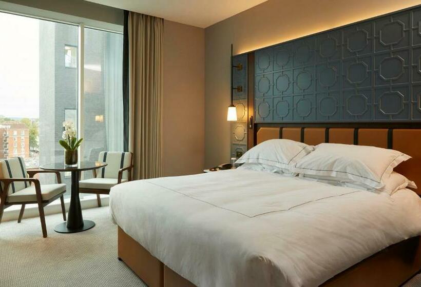 带大床的标准间, The Parkgate