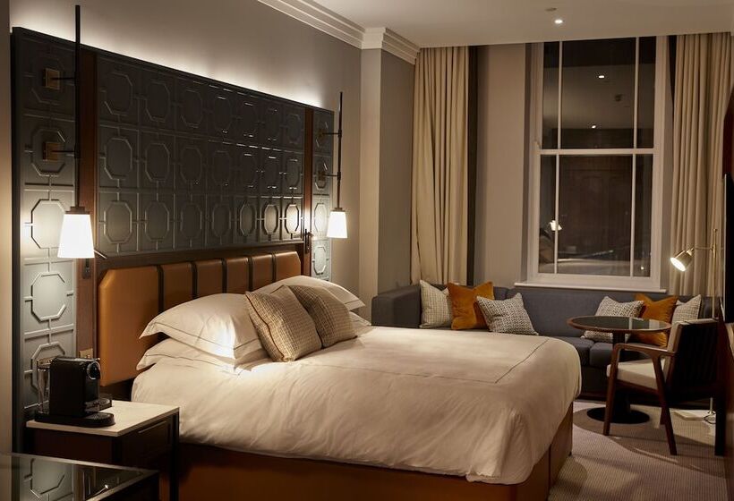 小型豪华套房, The Parkgate