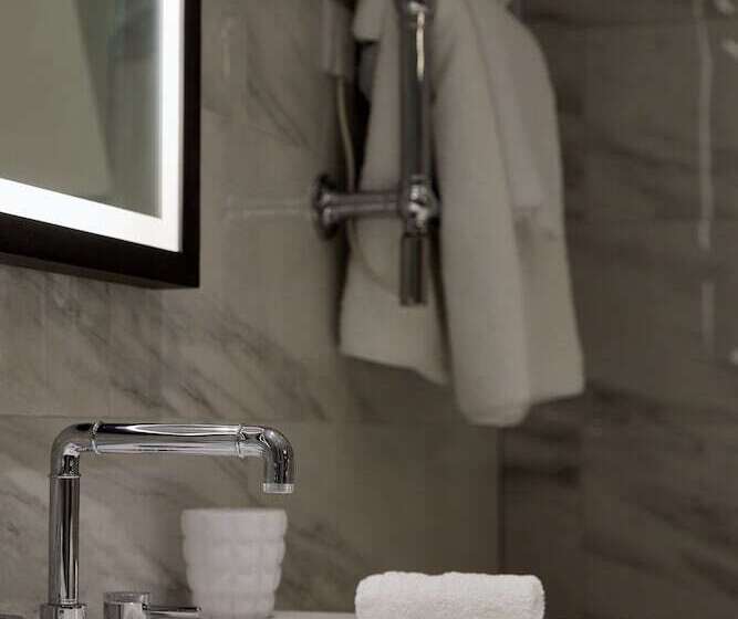 豪华套房, The Parkgate