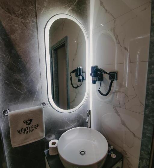 اتاق لوکس یک تخته, Vertigos