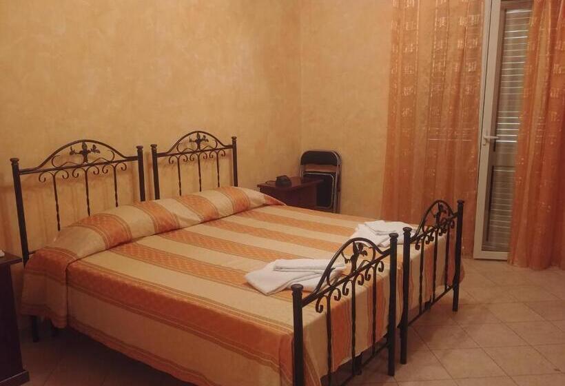 Номер Стандарт, Paradise House
