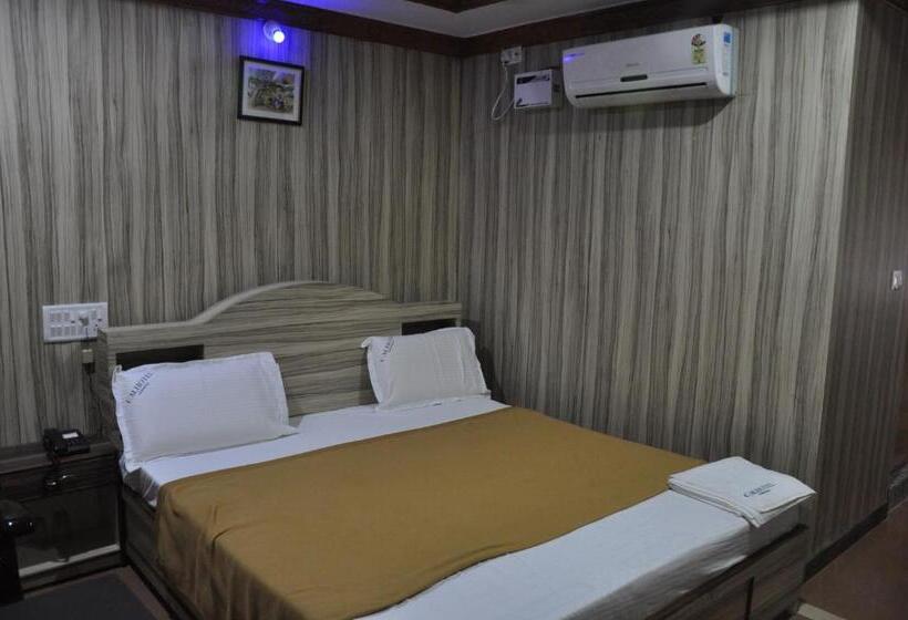 Номер Deluxe, C M Hotel New