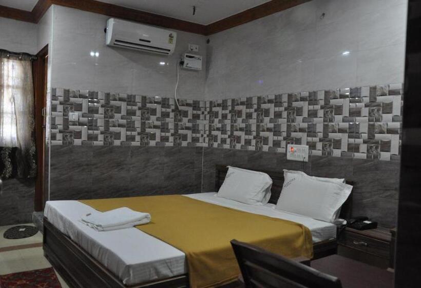 豪华房间, C M Hotel New