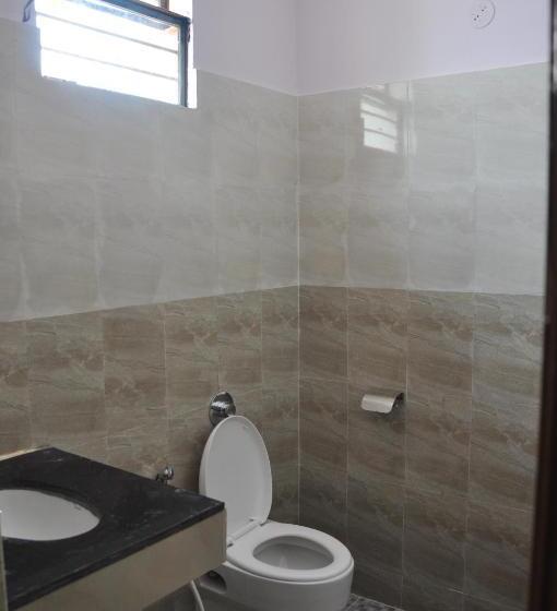 豪华房间, C M Hotel New