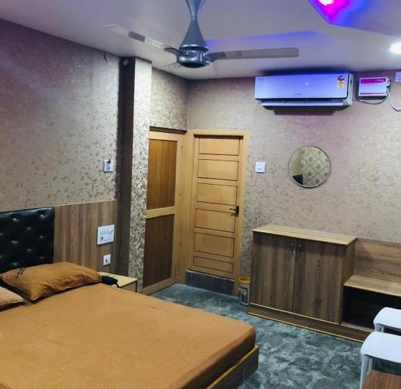 Четырехместный Номер Стандарт, C M Hotel New